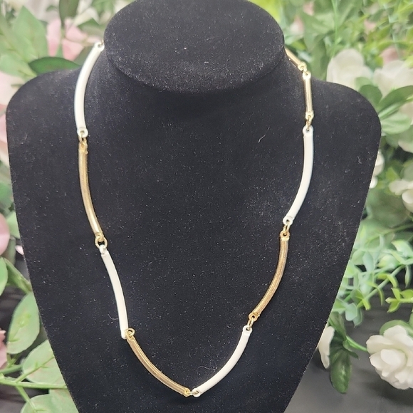 Jewelry - Gold and White Necklace Modern Fashion Jewelry